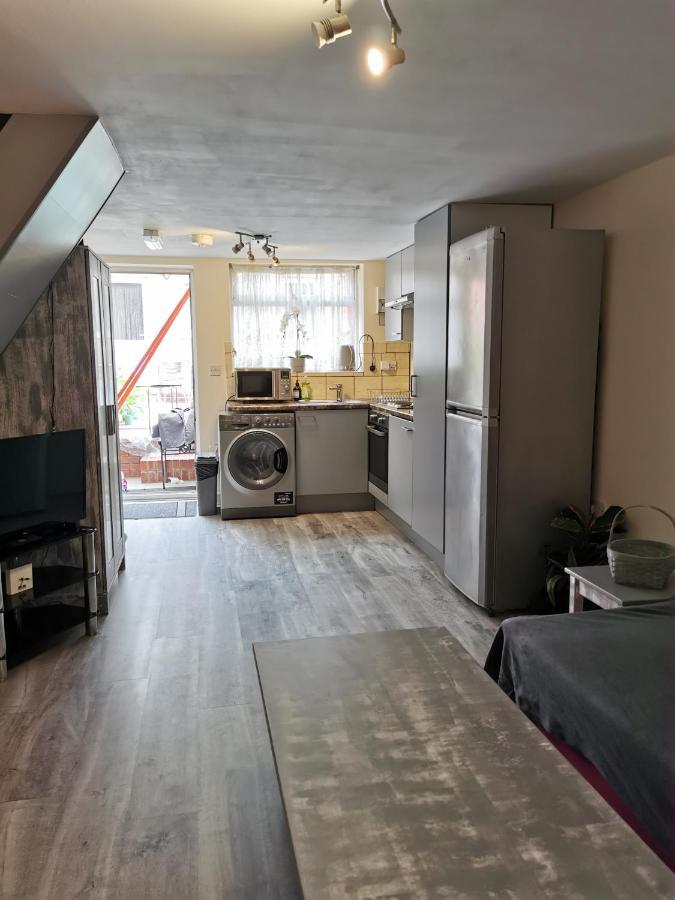 Palaz 1 - 2 Bedroom Garden Flat Edmonton Kültér fotó