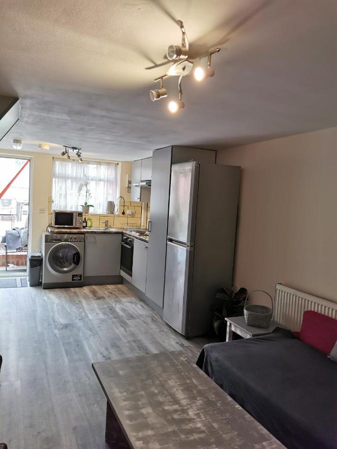 Palaz 1 - 2 Bedroom Garden Flat Edmonton Kültér fotó